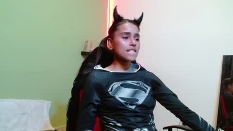 Noha Thomson online show from December 19, 2024, 10:21 pm