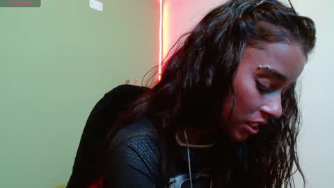 Noha Thomson online show from January 17, 2025, 10:56 pm