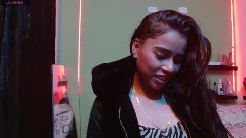 Noha Thomson online show from February 27, 2025, 8:20 pm