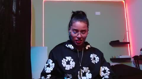 Noha Thomson online show from September 20, 2025, 8:21 pm