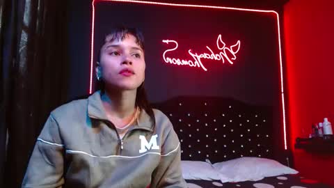 Noha Thomson online show from December 17, 2025, 7:20 pm