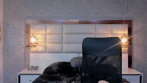  Nohemi   online show from November 19, 2025, 7:03 pm