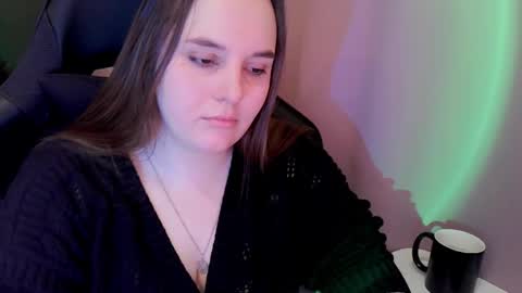 noir_ember_ online show from February 3, 2026, 3:39 pm