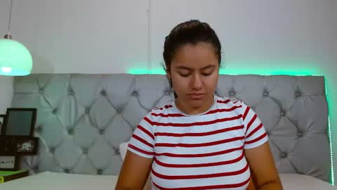 Snapshot of noiravale chatting on June 19, 2026, 7:50 pm Noira Vale online show from June 19, 2026, 7:50 pm