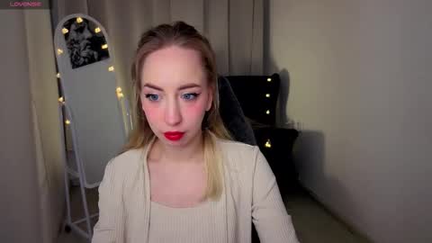 Isabelle online show from March 3, 2026, 9:42 pm