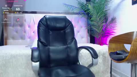 Nolan  online show from September 11, 2025, 7:03 pm