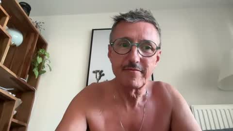 Snapshot of nolo34 chatting on June 11, 2026, 5:33 pm nolo34 online show from June 11, 2026, 5:33 pm