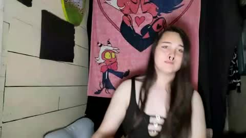 Snapshot of nonbinarybeauty20 chatting on June 17, 2026, 4:37 am nonbinarybeauty20 online show from June 17, 2026, 4:37 am