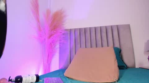 Nora Da Silva online show from January 16, 2025, 3:34 am