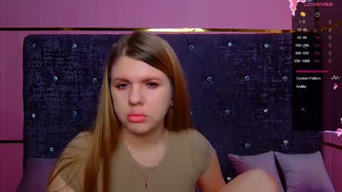 Nora online show from April 20, 2026, 1:52 am