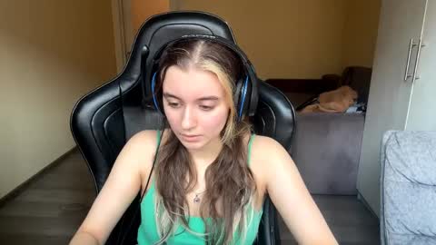 Elena online show from April 6, 2026, 11:55 am