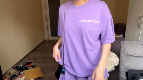 Elena online show from April 18, 2026, 4:05 am