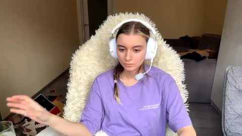 Elena online show from April 22, 2026, 7:33 am