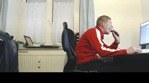 Snapshot of normuc chatting on May 1, 2026, 9:58 am Normuc online show from May 1, 2026, 9:58 am