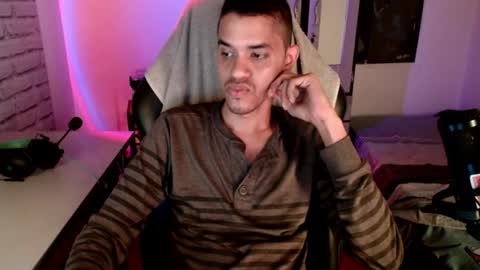 Snapshot of not4work chatting on April 7, 2026, 1:39 am not4work online show from April 7, 2026, 1:39 am