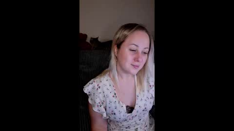 hi glad to chat online show from October 1, 2025, 1:50 pm