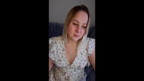 hi glad to chat online show from October 14, 2025, 9:21 am