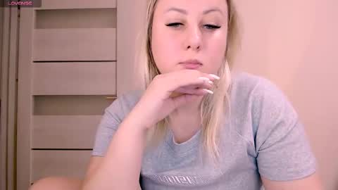 hi glad to chat online show from November 9, 2025, 2:04 pm