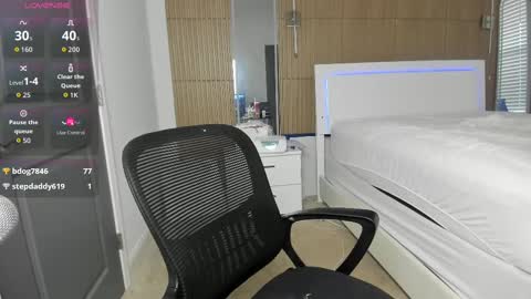 Nova online show from October 17, 2025, 8:33 pm