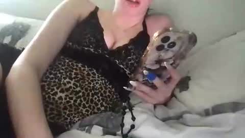 novalani21 online show from April 18, 2026, 12:09 pm