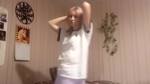 Sari  It is my first day  online show from March 4, 2026, 3:40 pm