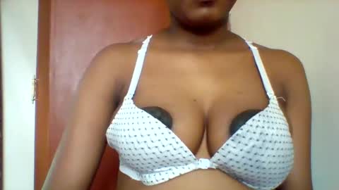 Snapshot of nubian_queen1033 chatting on September 9, 2025, 12:21 am happie online show from September 9, 2025, 12:21 am