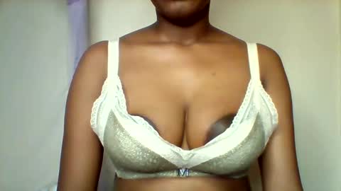 Snapshot of nubian_queen1033 chatting on January 10, 2026, 1:57 pm happie online show from January 10, 2026, 1:57 pm