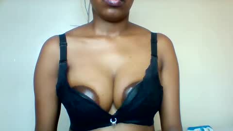 Snapshot of nubian_queen1033 chatting on February 7, 2026, 11:14 am happie online show from February 7, 2026, 11:14 am