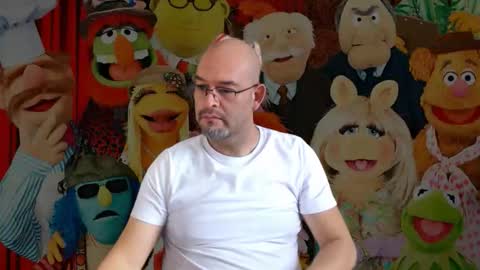 nuevoshowgranlattino online show from May 9, 2026, 12:32 pm