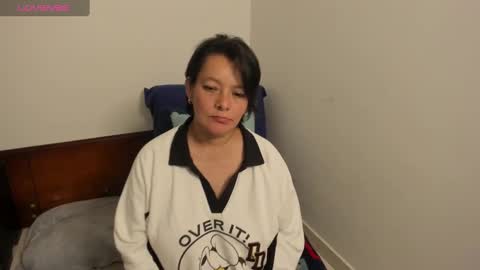 nuit_rose online show from March 4, 2025, 4:49 am