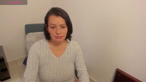 nuit_rose online show from January 9, 2026, 2:31 pm