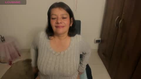 nuit_rose online show from April 21, 2026, 1:42 am