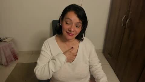 Snapshot of nuit_rose chatting on May 8, 2026, 2:06 am nuit_rose online show from May 8, 2026, 2:06 am