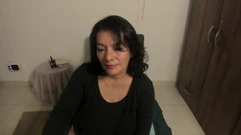 Snapshot of nuit_rose chatting on May 17, 2026, 2:09 am nuit_rose online show from May 17, 2026, 2:09 am