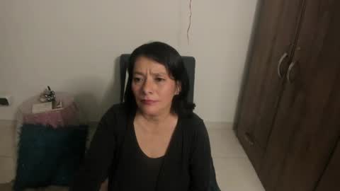Snapshot of nuit_rose chatting on June 6, 2026, 2:27 am nuit_rose online show from June 6, 2026, 2:27 am