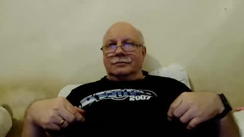 nukiss online show from December 10, 2024, 9:00 pm