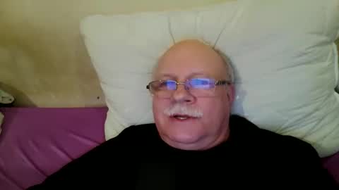 nukiss online show from February 26, 2025, 9:05 pm