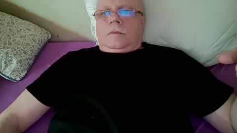 nukiss online show from March 8, 2025, 1:36 pm