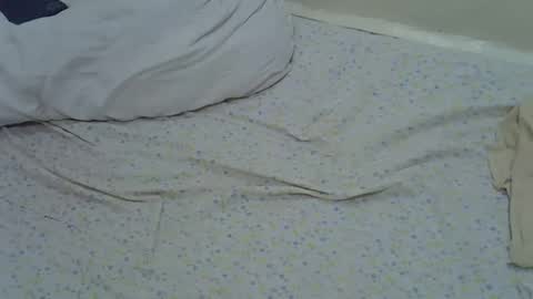 nunu_40 online show from February 11, 2026, 5:07 pm