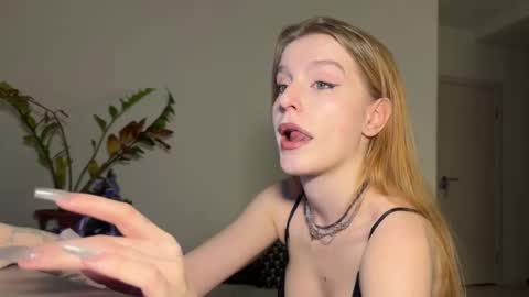 nura_foxx online show from February 18, 2026, 1:56 am