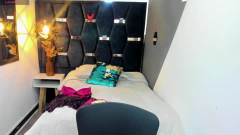 NURY FOX online show from April 12, 2026, 12:32 pm