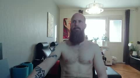 Snapshot of nxrthman chatting on April 17, 2026, 4:43 pm nxrthman online show from April 17, 2026, 4:43 pm