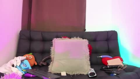 Nia online show from March 8, 2025, 3:17 am