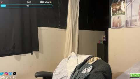 nygal23 online show from April 21, 2026, 1:42 am