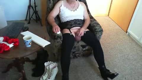 Snapshot of nyloniasau chatting on April 23, 2026, 12:29 pm Strumpfhose online show from April 23, 2026, 12:29 pm