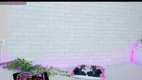 Kat online show from December 5, 2025, 9:18 am