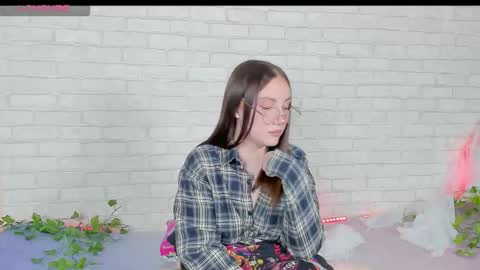 Kat online show from December 15, 2025, 5:17 pm