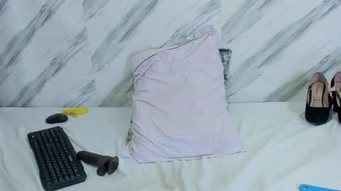 xionela gates online show from March 3, 2025, 1:10 am