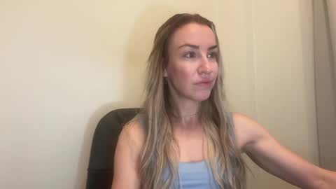 Snapshot of nyxelia_ chatting on May 11, 2026, 7:03 am Anastasia online show from May 11, 2026, 7:03 am