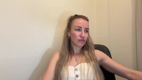 Snapshot of nyxelia_ chatting on May 14, 2026, 7:37 am Anastasia online show from May 14, 2026, 7:37 am